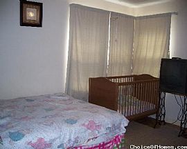 Nice Home For Rent in Elgin, IL (Photo 3 of 4)