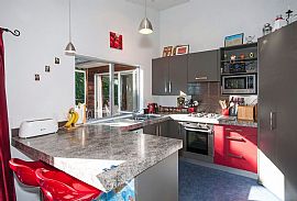 Ideal Family House 4bed 2 Bath in Los Angeles, CA (Photo 8 of 12)