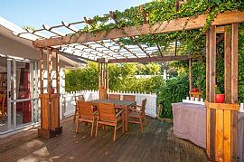 Ideal Family House 4bed 2 Bath in Los Angeles, CA (Photo 9 of 12)