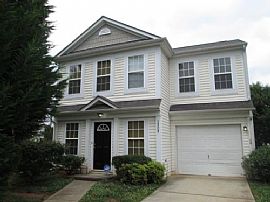 Adorable 3bedroom 2.5bath Home W/fenced Yard in Charlotte, NC