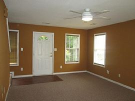 Adorable 3bedroom 2.5bath Home W/fenced Yard in Charlotte, NC (Photo 2 of 5)
