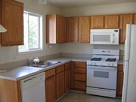 Adorable 3bedroom 2.5bath Home W/fenced Yard in Charlotte, NC (Photo 3 of 5)