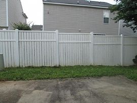 Adorable 3bedroom 2.5bath Home W/fenced Yard in Charlotte, NC (Photo 5 of 5)