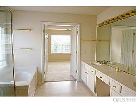 Affordable Single 4bed/3bath in Charlotte, Nc,Built 2002 in Charlotte, NC (Photo 2 of 4)