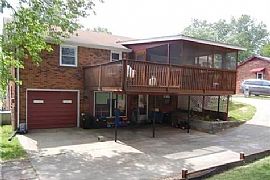 Superb 3 Bedroom 1.5 Bath Home W/basement and Fenced Yard in Clarksville, TN (Photo 2 of 5)