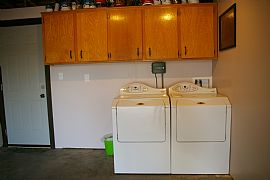 Trendy Furnished Palm House - Includes Utilities, Directv, Wifi in Twentynine Palms, CA (Photo 11 of 12)