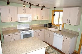 Trendy Furnished Palm House - Includes Utilities, Directv, Wifi in Twentynine Palms, CA (Photo 5 of 12)