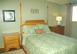 Trendy Furnished Palm House - Includes Utilities, Directv, Wifi in Twentynine Palms, CA (Photo 7 of 12)