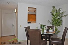 1 Bedroom Apartment with Great Views in Chicago, IL (Photo 6 of 8)