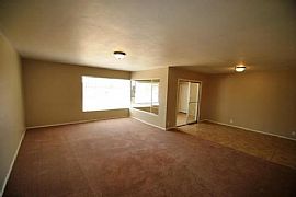 Charming 3 Bedroom 2.0 Bath with Lovely Front Yard in Phoenix, AZ (Photo 2 of 3)