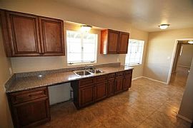 Charming 3 Bedroom 2.0 Bath with Lovely Front Yard in Phoenix, AZ (Photo 3 of 3)