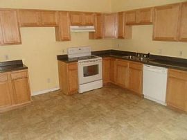 Spectacular 4 Bedroom 3.0 Bath Home W/appliances in Cincinnati, OH (Photo 2 of 4)