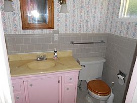 Home with Sun Room For Rent in Arden Area in Sacramento, CA (Photo 11 of 11)