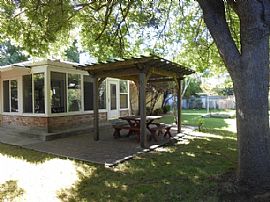 Home with Sun Room For Rent in Arden Area in Sacramento, CA (Photo 4 of 11)