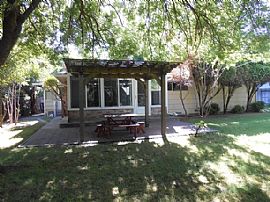 Home with Sun Room For Rent in Arden Area in Sacramento, CA (Photo 6 of 11)