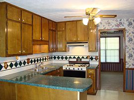 3 Bedroom 2.5 Bath,2 Car Garage, Fresh Paint, New Carpet ,Pool  in Norcross, GA (Photo 3 of 12)