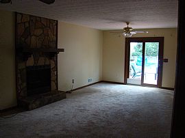 3 Bedroom 2.5 Bath,2 Car Garage, Fresh Paint, New Carpet ,Pool  in Norcross, GA (Photo 6 of 12)