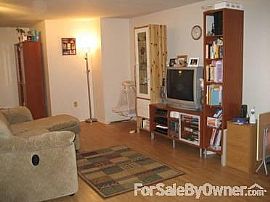 2 Bedroom Townhouse in North Brunswick in North Brunswick, NJ (Photo 2 of 9)