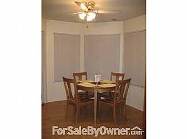 2 Bedroom Townhouse in North Brunswick in North Brunswick, NJ (Photo 3 of 9)