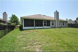 Nice Like New 3/2 in Orange Park in Orange Park, FL (Photo 7 of 9)