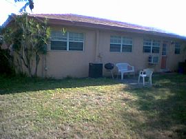 4/2 Sf House W/fenced Yard, Pool Access, Close to Water in Dania Beach, FL (Photo 2 of 6)