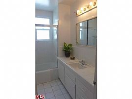  3bd / 1 Full Ba House in Dunning in Chicago, IL (Photo 4 of 7)