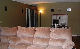 Beautiful 3 Bedroom 2 Bathroom, Rock Fireplace and Hardwood Flo in Douglasville, GA (Photo 4 of 6)