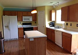 4 Bedroom 2.5 Bath with Bonus Den in Winston Salem, NC (Photo 3 of 7)