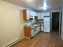 1 Large Bedroom with Den Near Amc, Alb Law and Across From Suny in Albany, NY (Photo 2 of 3)