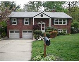 5 Bedroom House For Rent in Moon Township Close to The Airport in Moon Township, PA