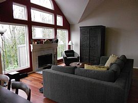 3 Bedroom Johns Landing Near Ohsu in Portland, OR (Photo 3 of 12)