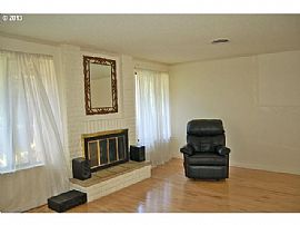 2br/2ba Single Family House in Portland, OR (Photo 2 of 4)