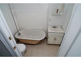 Cute Immaculate 3bedroom 1.5baths in Rochester, NY (Photo 8 of 11)