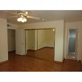 Spacious 3beds/2baths Home in Quit and Crime Free Neighborhood  in Sacramento, CA (Photo 2 of 4)