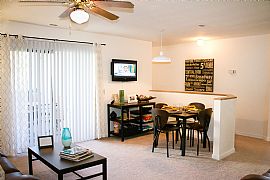 Campus Edge Apartments-All Inclusive! in Harrisonburg, VA (Photo 2 of 4)