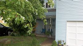 House in Move in Condition in Middletown. Pet Ok! in Middletown, CT (Photo 2 of 9)