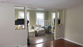 House in Move in Condition in Middletown. Pet Ok! in Middletown, CT (Photo 8 of 9)