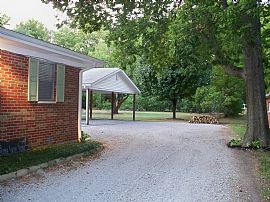 2 Bedroom Duplex in Quiet Setting in Fairview Heights, IL (Photo 2 of 11)