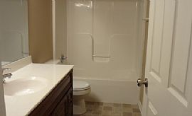 Freshly Painted Beautiful 3br 2bath Home in Kansas City, KS (Photo 4 of 10)