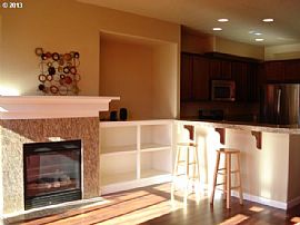 Immaculate Upgraded Townhome, Walk to Quatama Max in Beaverton, OR