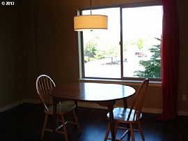 Immaculate Upgraded Townhome, Walk to Quatama Max in Beaverton, OR (Photo 5 of 7)