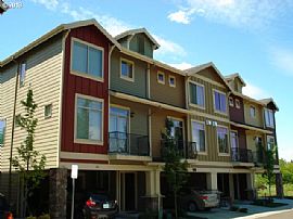 Immaculate Upgraded Townhome, Walk to Quatama Max in Beaverton, OR (Photo 6 of 7)