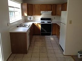 Beautiful End Unit Townhome  in Bowie, MD (Photo 4 of 9)