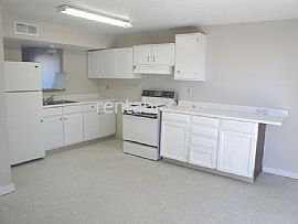 Large Beautiful Unit Available Soon! 2 Bedroom, 1 Bathroom in Denver, CO (Photo 2 of 3)