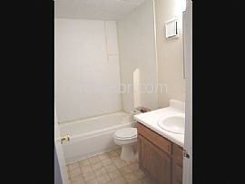 Large Beautiful Unit Available Soon! 2 Bedroom, 1 Bathroom in Denver, CO (Photo 3 of 3)