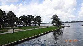 Lovely Waterfront Housing For Family in Orlando, FL