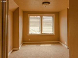 Spacious Newer Home 5 Bed 3.5 Bath in Eugene, OR (Photo 10 of 10)