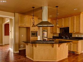 Spacious Newer Home 5 Bed 3.5 Bath in Eugene, OR (Photo 4 of 10)