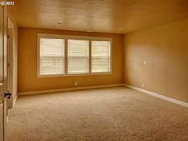 Spacious Newer Home 5 Bed 3.5 Bath in Eugene, OR (Photo 6 of 10)