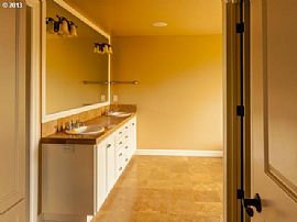 Spacious Newer Home 5 Bed 3.5 Bath in Eugene, OR (Photo 7 of 10)